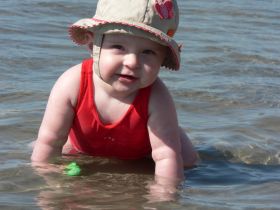 Aug 10/07 - Isabel at the beach