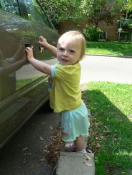 May 31/08 - Isabel unlocking the car